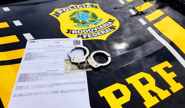 PRF prende homem com mandado de prisão em aberto