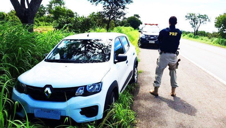 PRF realiza acompanhamento tático e recupera veículos roubados