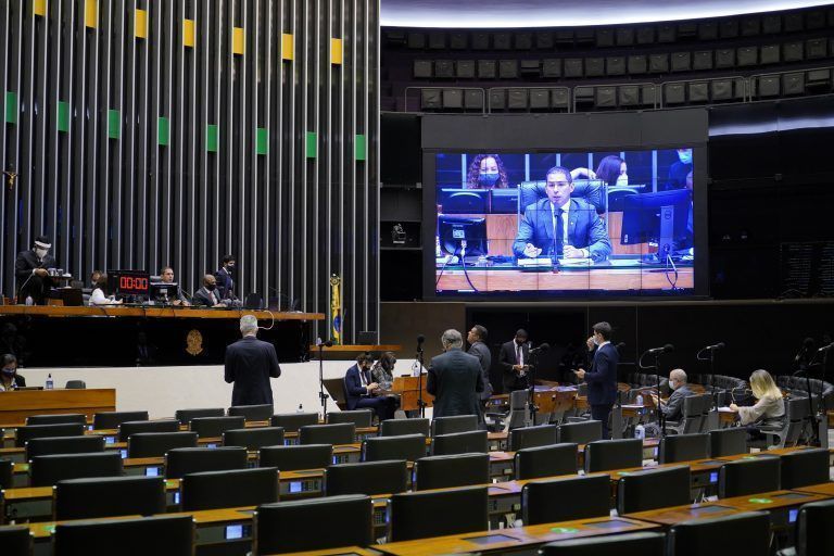 Sem acordo, Câmara adia votação da MP que amplia margem do consignado de aposentados para próxima terça
