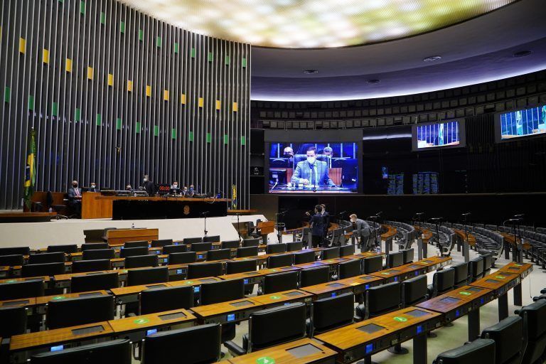 Câmara prorroga prazo das medidas de restrição à presença de parlamentares e servidores