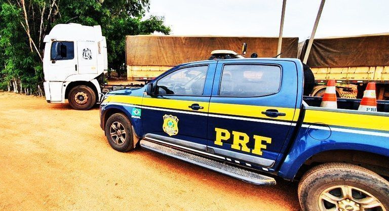 PRF localiza combinação de veículos de carga com ocorrência de furto/roubo