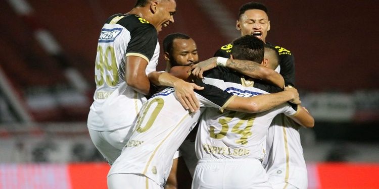 Sport domina Santa Cruz no Arruda e consegue vitória nos minutos finais