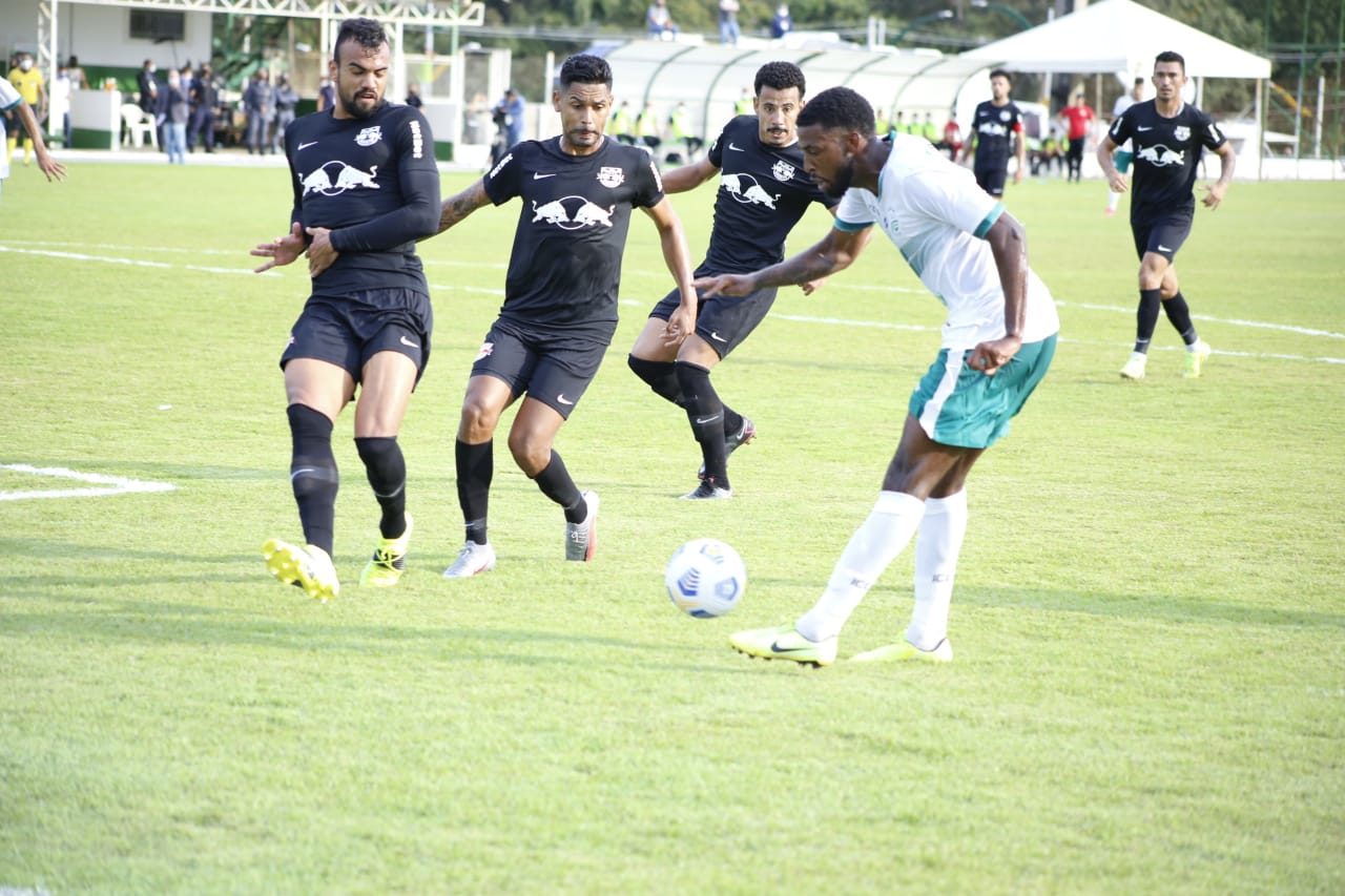 Com dois a mais, RB Bragantino vence e avança na Copa do Brasil