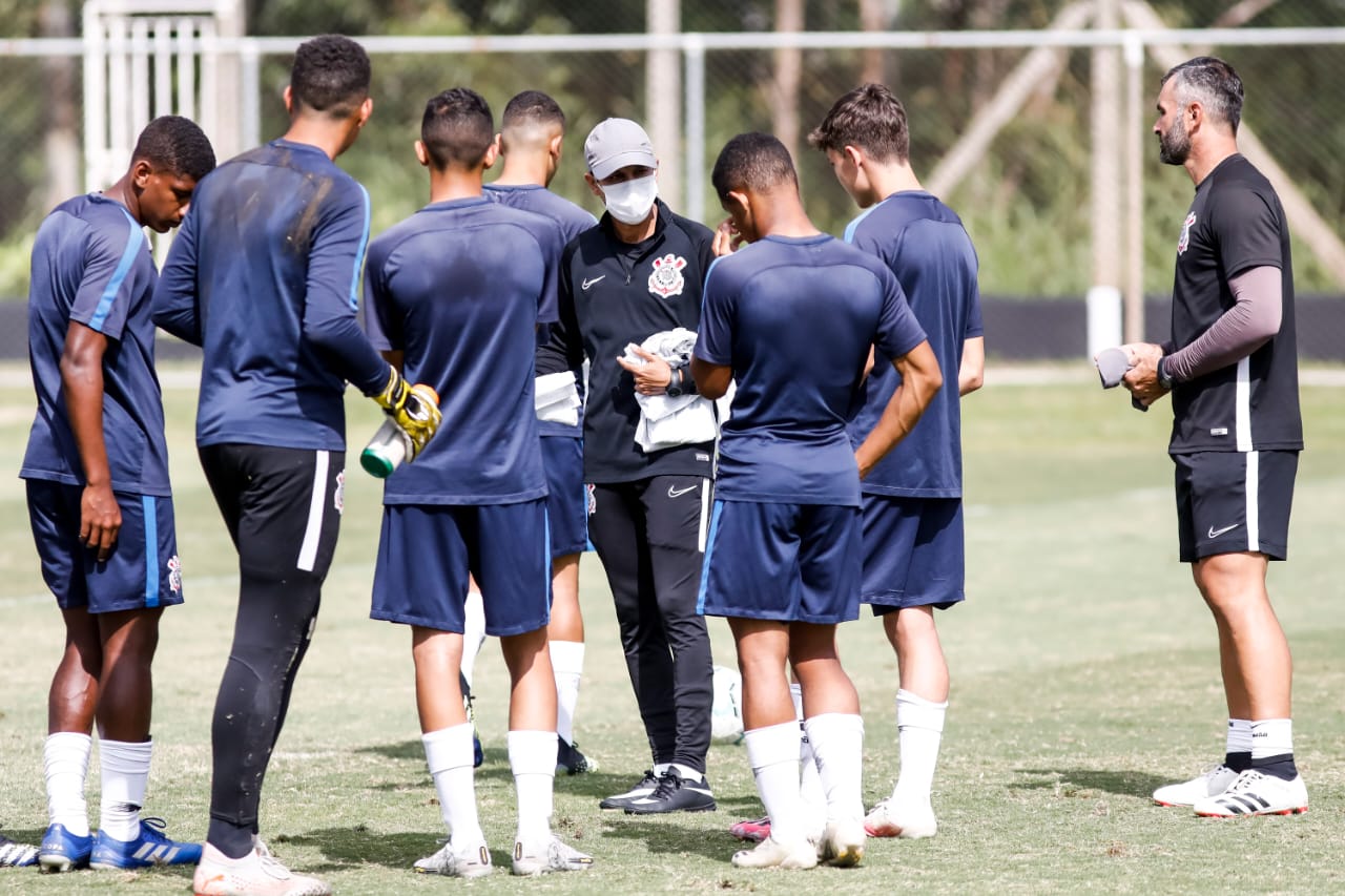Corinthians Sub-17 realiza treino técnico no CT da Base