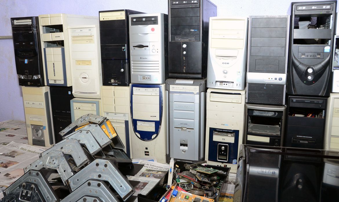 Você sabe como é o descarte correto do lixo eletrônico?
