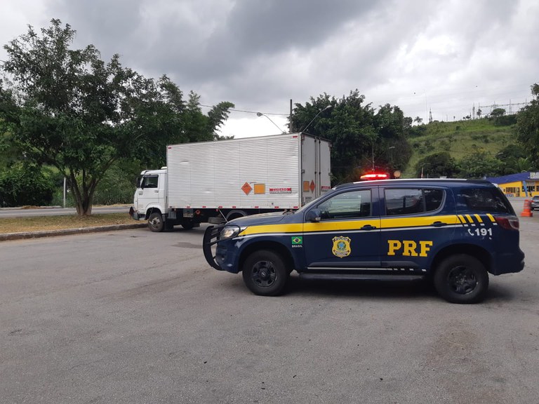 PRF apreende de explosivos em desacordo com a legislação, em Teófilo Otoni (MG)