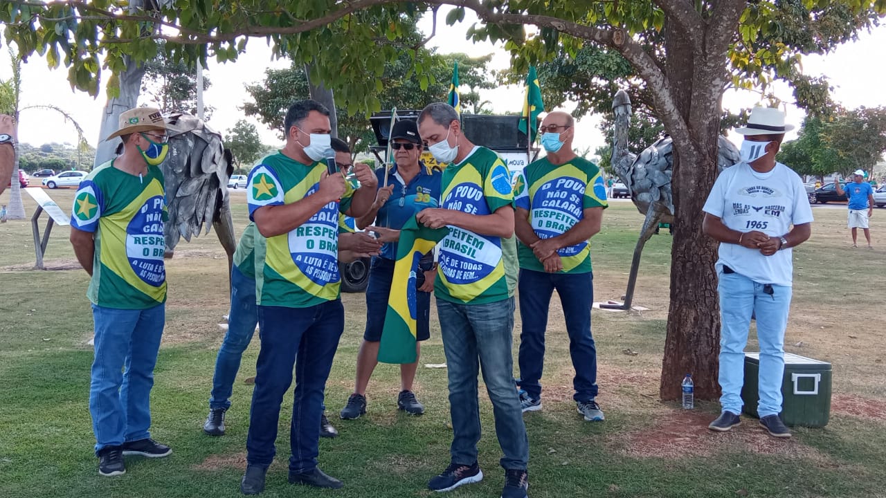 Com foco na família e na religião, Movimento Verde e Amarelo realiza ato em Lucas do Rio Verde