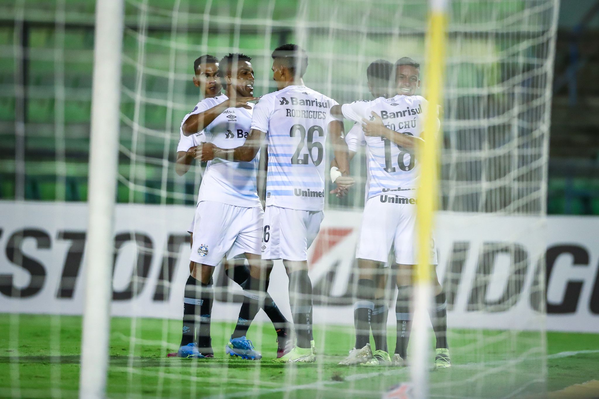 Com goleada de 6 a 2 sobre Aragua, Grêmio se classifica na Sul-Americana
