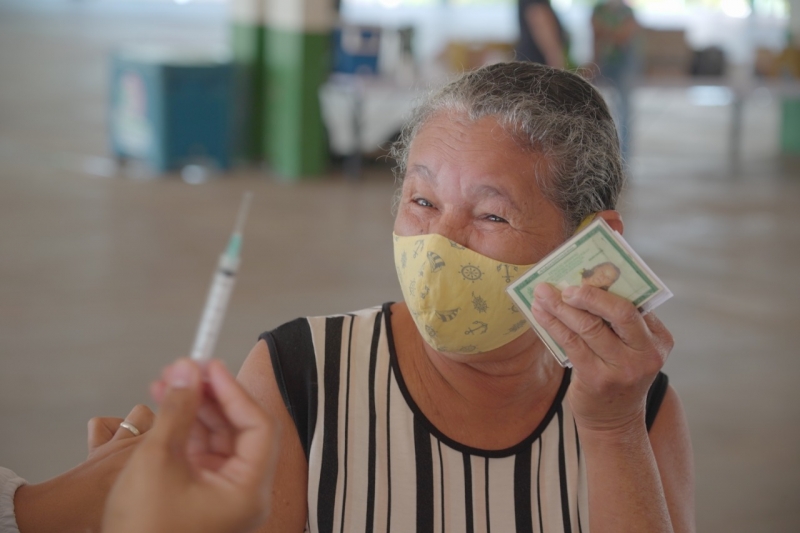 Lucas do Rio Verde imuniza 750 pessoas em Dia de Campanha contra a Covid-19