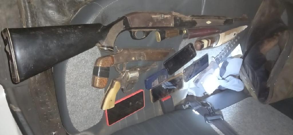 dois homens sao presos por roubo a fazenda e armas de fogo apreendidas