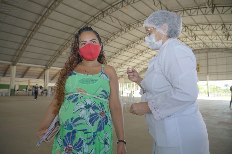 Mais de 370 gestantes e puérperas são vacinadas em ação contra a Covid-19 em Lucas do Rio Verde