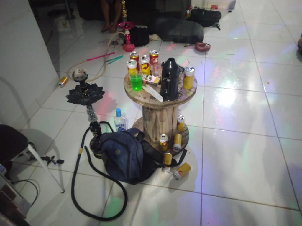 Policiais encerram festa com 20 adolescentes consumindo bebida alcoólica em Sapezal