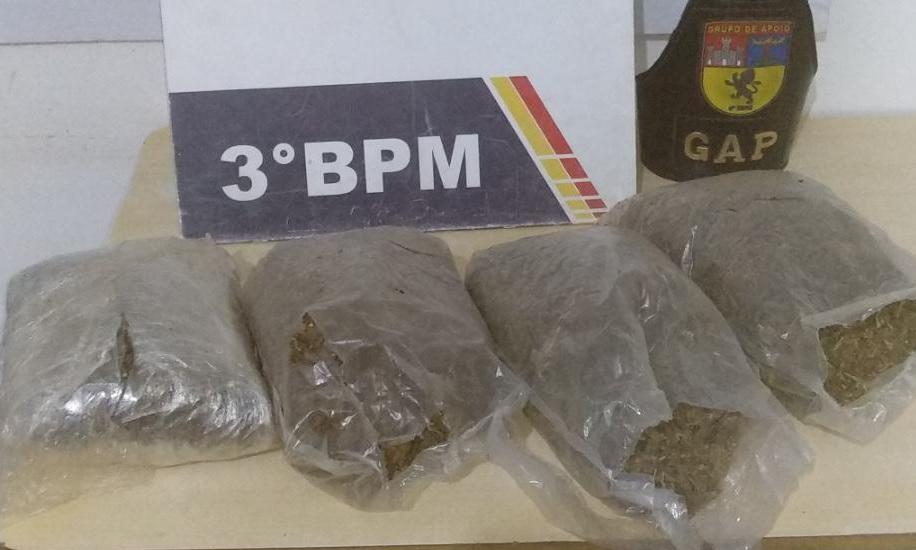 Policiais encontram sacos com maconha skank na Capital