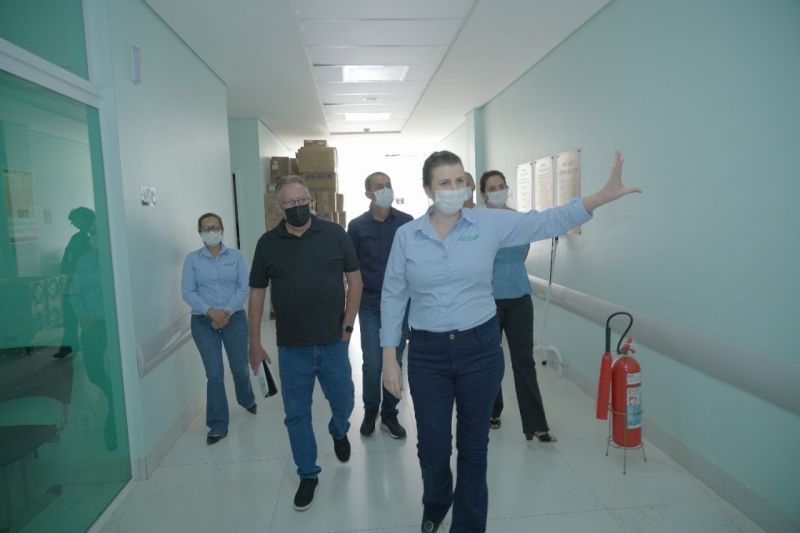 Vice-governador e secretário de Saúde de Mato Grosso visitam instalações hospitalares de Lucas do Rio Verde