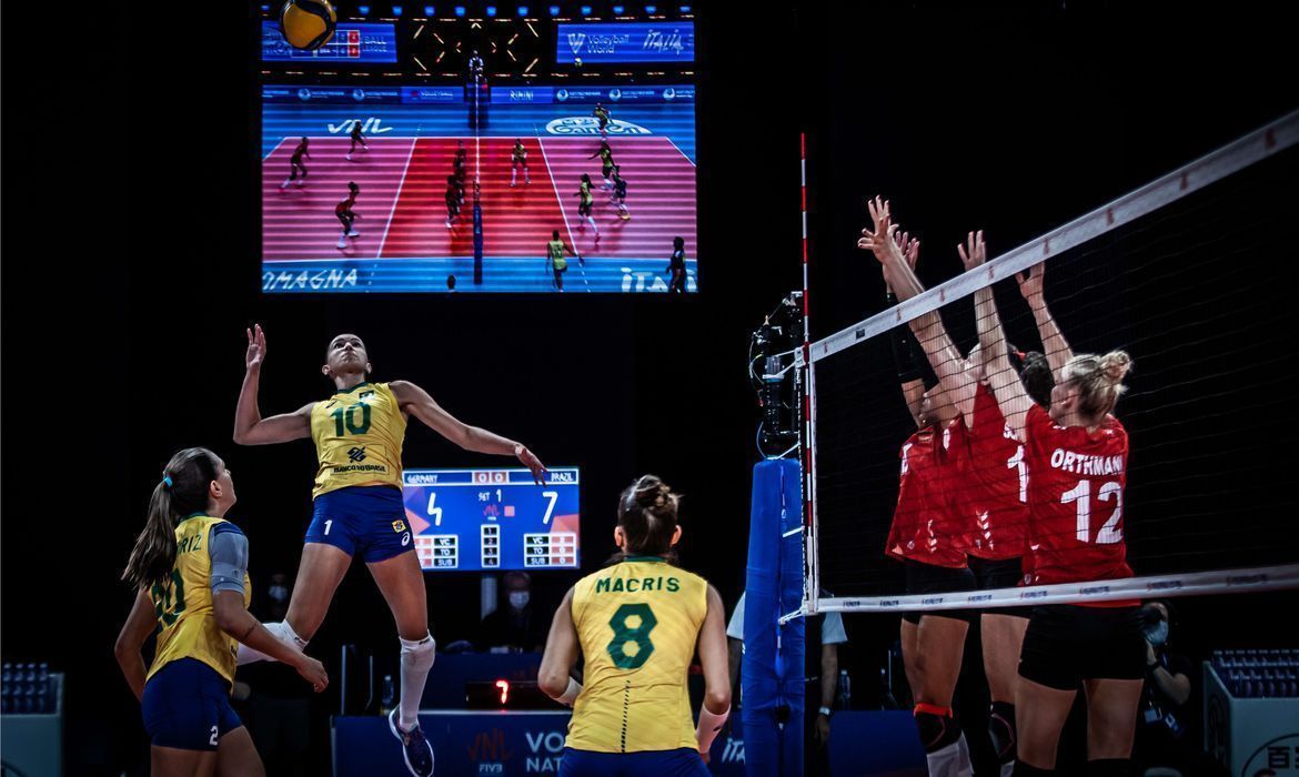 Vôlei feminino: seleção sofre, mas derrota Alemanha na Liga das Nações