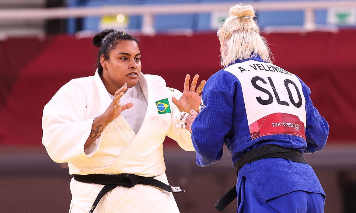 Judoca Maria Suelen vai passar por cirurgia no joelho no Brasil