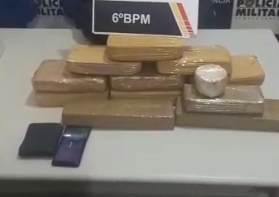 pm prende dois homens com maconha e pasta base dentro de veiculo em caceres