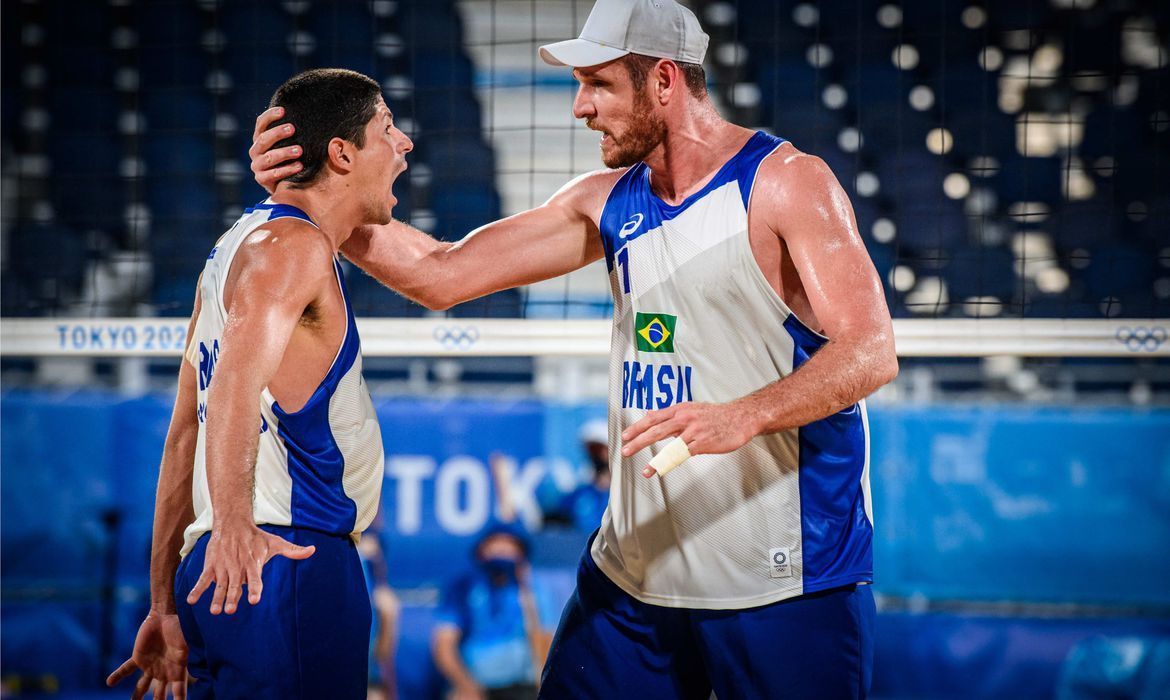 Brasil: Alison e Álvaro vencem mexicanos e vão quartas do vôlei de praia