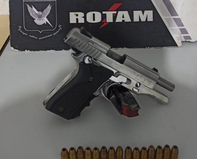 Rotam recebe denúncia e encontra pistola com homem no bairro CPA 3