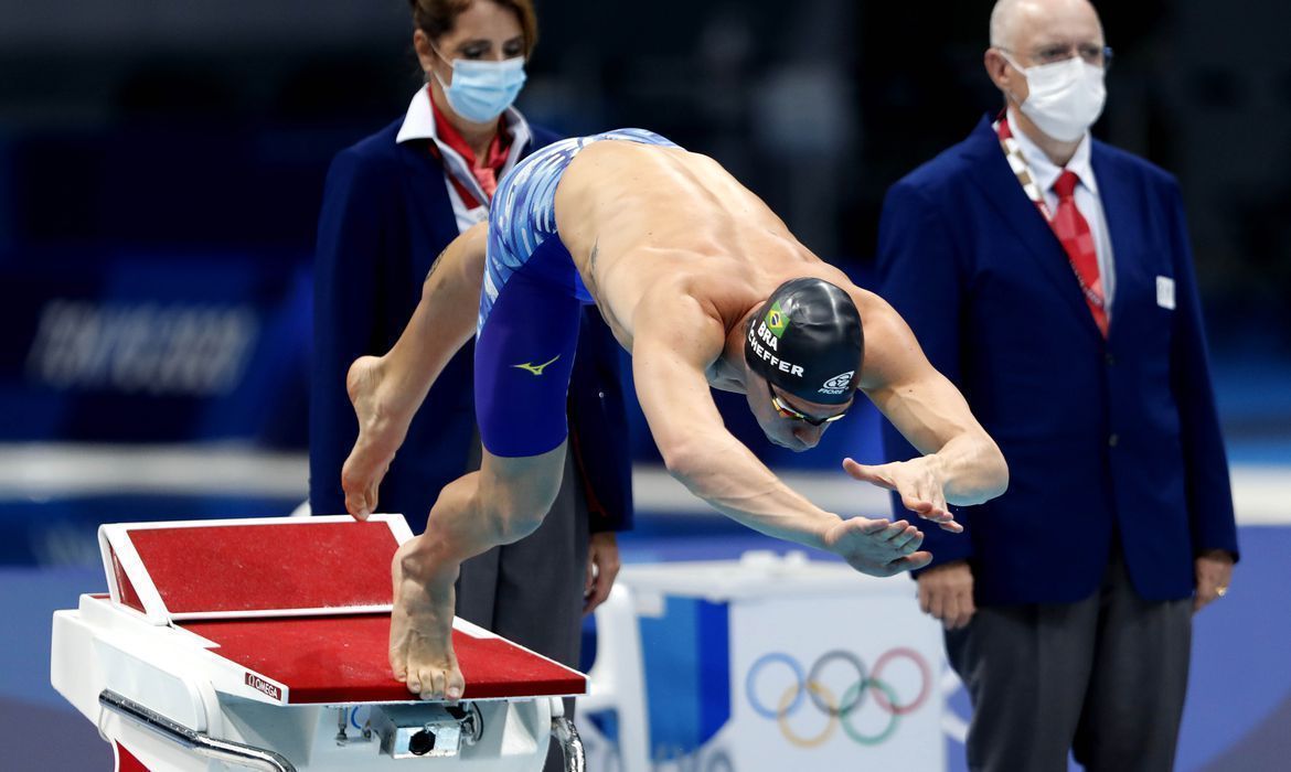 Scheffer dá show no José Finkel e vence 200 m livre com recorde
