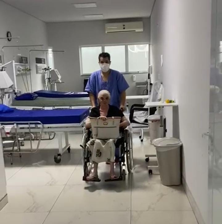 Em Lucas: Vídeo mostra alta da última paciente internada com covid-19 em UTI do São Lucas