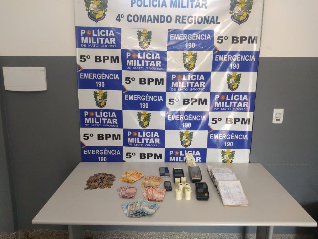 Policiais prendem mulher e fecham casa de apostas do jogo bicho
