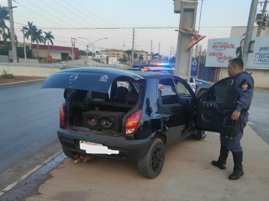 Policiais prendem suspeitos após furarem bloqueio na MT-251; uma soldado ficou ferida na ocorrência
