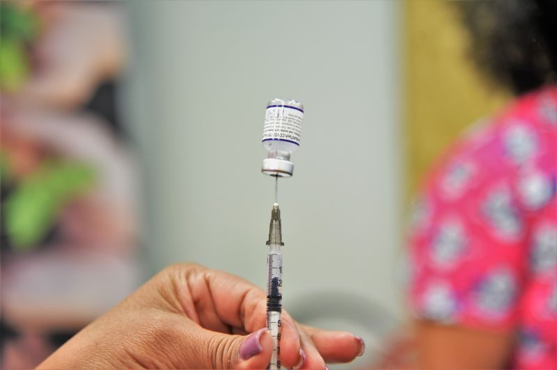 dose de reforco passa a ser aplicada em pessoas com 60 anos a partir desta terca feira 26