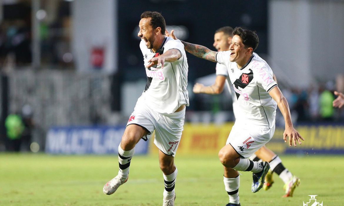 serie b vasco vence lider coritiba em sao januario