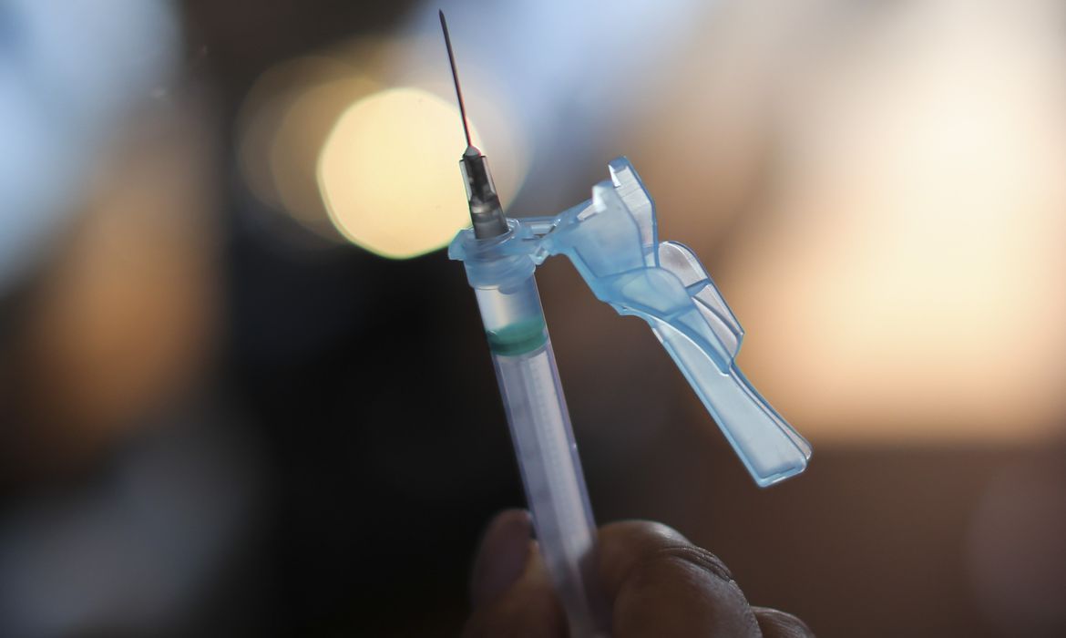 SP antecipa segunda dose da AstraZeneca para oito semanas