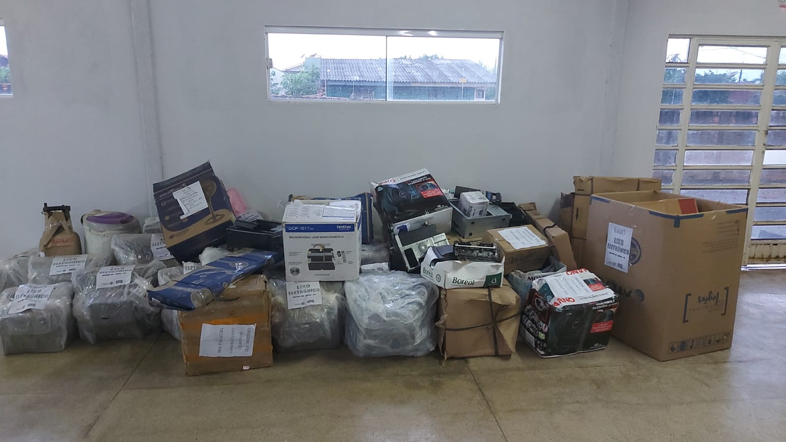 Em Lucas: Rotary recebe a primeira carga de lixo eletrônico após parceria com empresa de eletromóveis