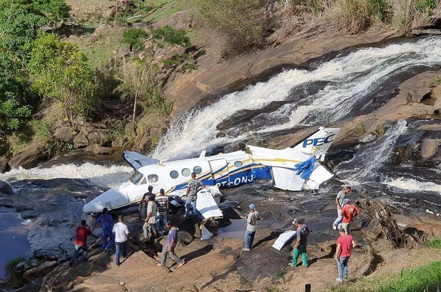 Marília Mendonça: relatório final aponta que cabos de energia provocaram queda de avião