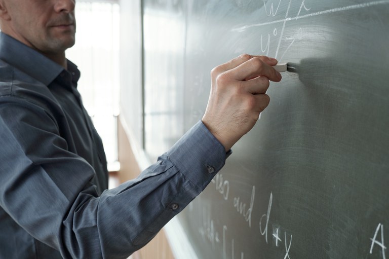 Mais de 5 mil professores temporários de Mato Grosso já pediram acordo para receber indenização das férias