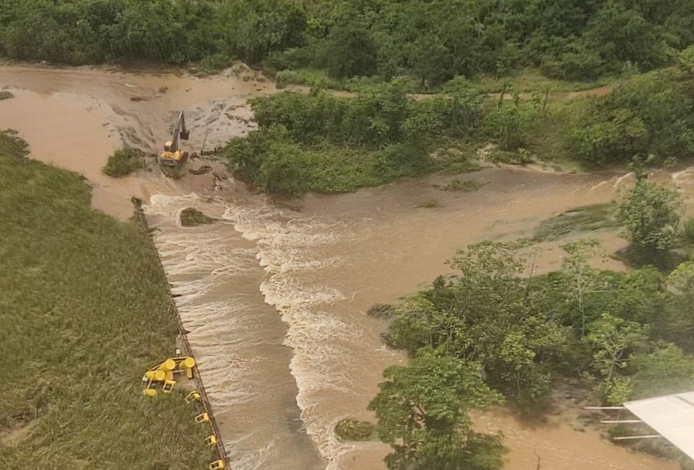 Barragem sofre vazão de emergência para evitar transbordamento em MT