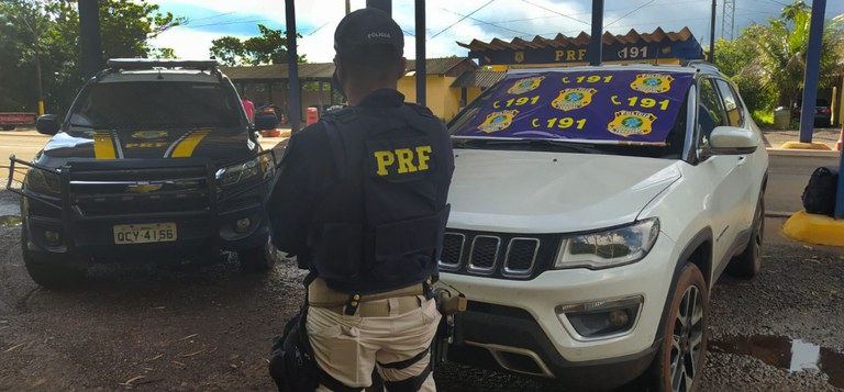 Veículo com irregularidades é apreendido durante blitz da Polícia Rodoviária Federal em MT