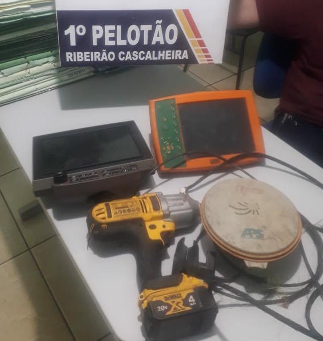 PM prende quadrilha por furto à fazenda e recupera R$ 150 mil em equipamentos no interior
