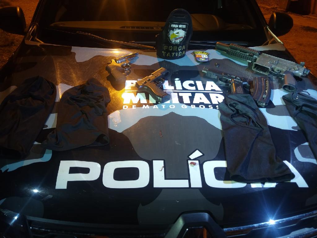 PM frustra roubo a empresa e apreende arsenal de armas em MT
