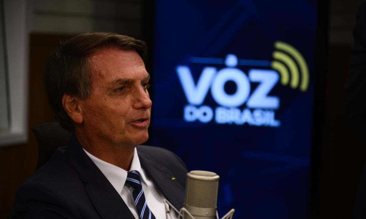 Bolsonaro fala sobre Auxílio Brasil e prioridades para 2022