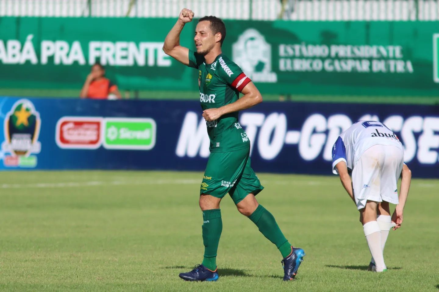 Gol de Rodriguinho dá vantagem ao Cuiabá nas semifinais do Mato-grossense