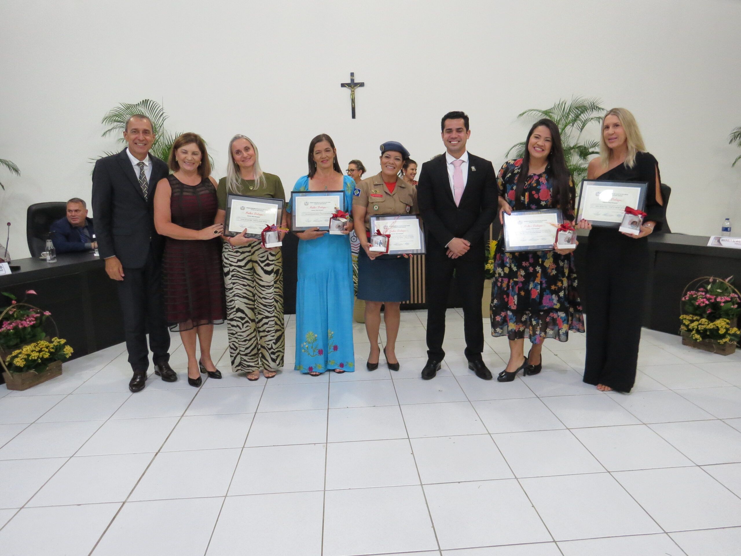 Em noite de emoções, vereadores homenageiam mulheres de destaque em Lucas do Rio Verde