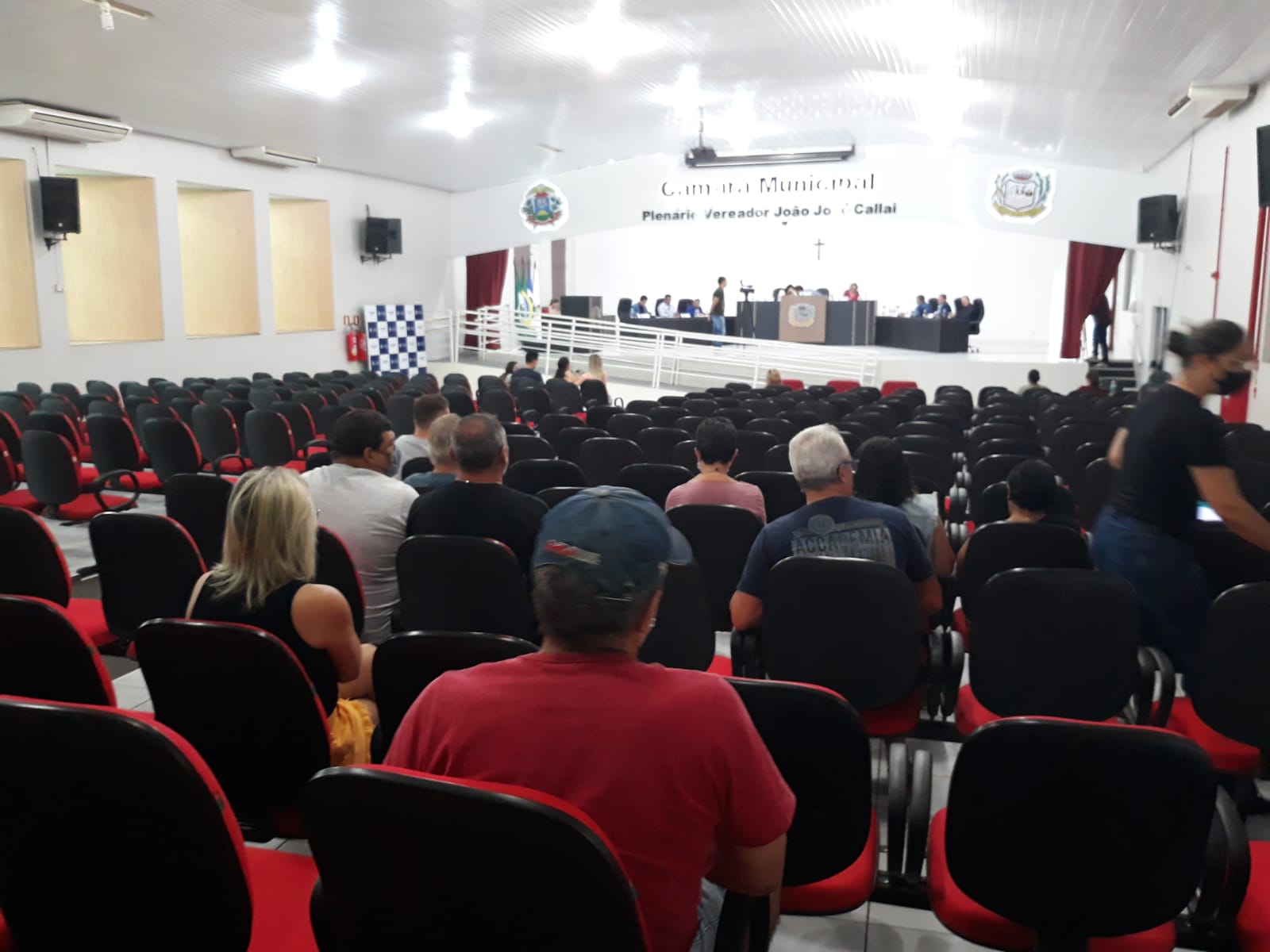 Em sessão ‘quente’, vereadores aprovam RGA para profissionais da educação luverdense