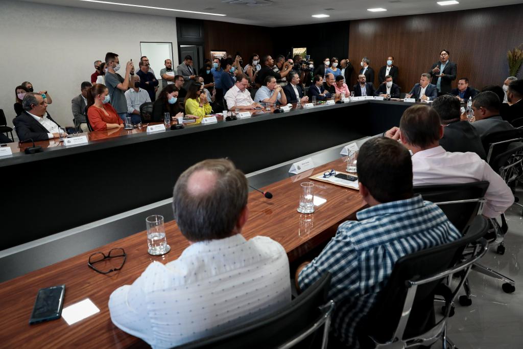 Governo assina contrato para transformar MT em primeiro Estado com 100% de iluminação em LED