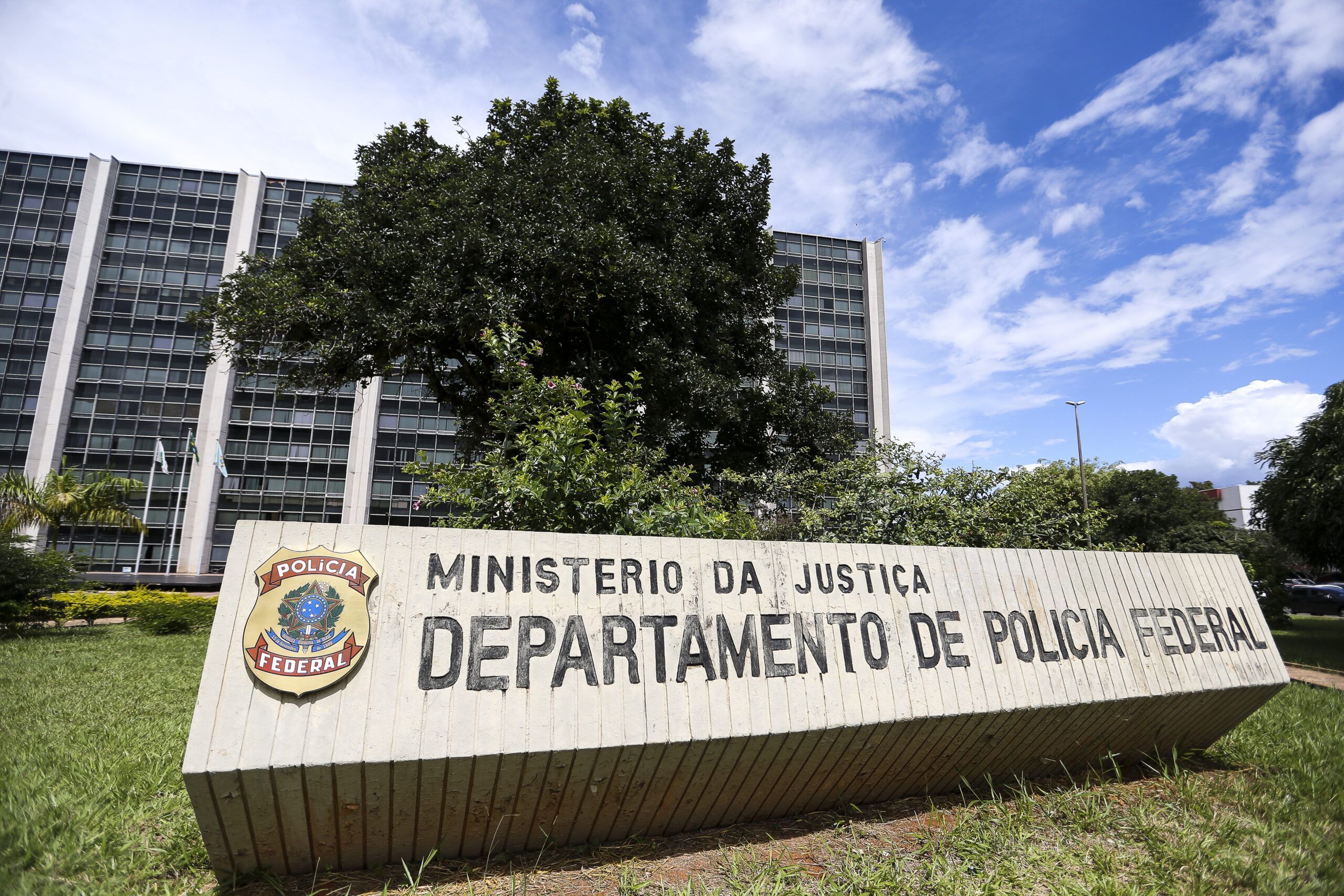 PF combate grupos investigados por tráfico internacional de cocaína