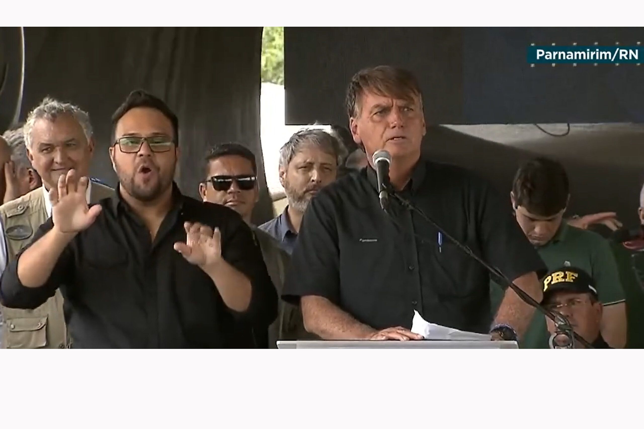 Bolsonaro inaugura estação de VLT em Parnamirim