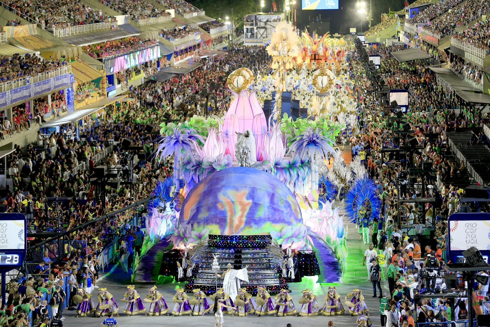 idosa tem cadeira de rodas imprensada por carro da paraiso do tuiuti