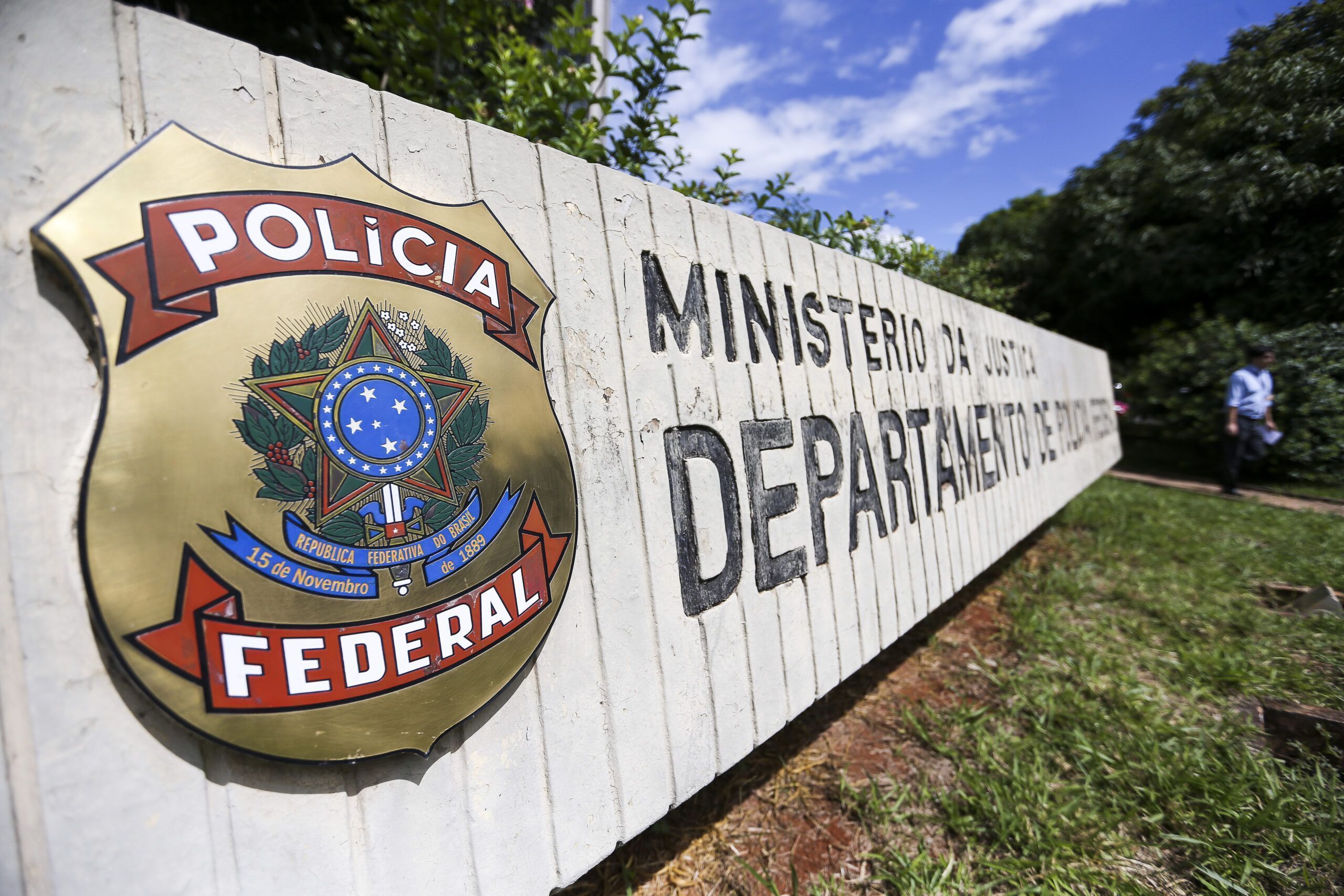 Operação da PF combate fraude ao auxílio emergencial