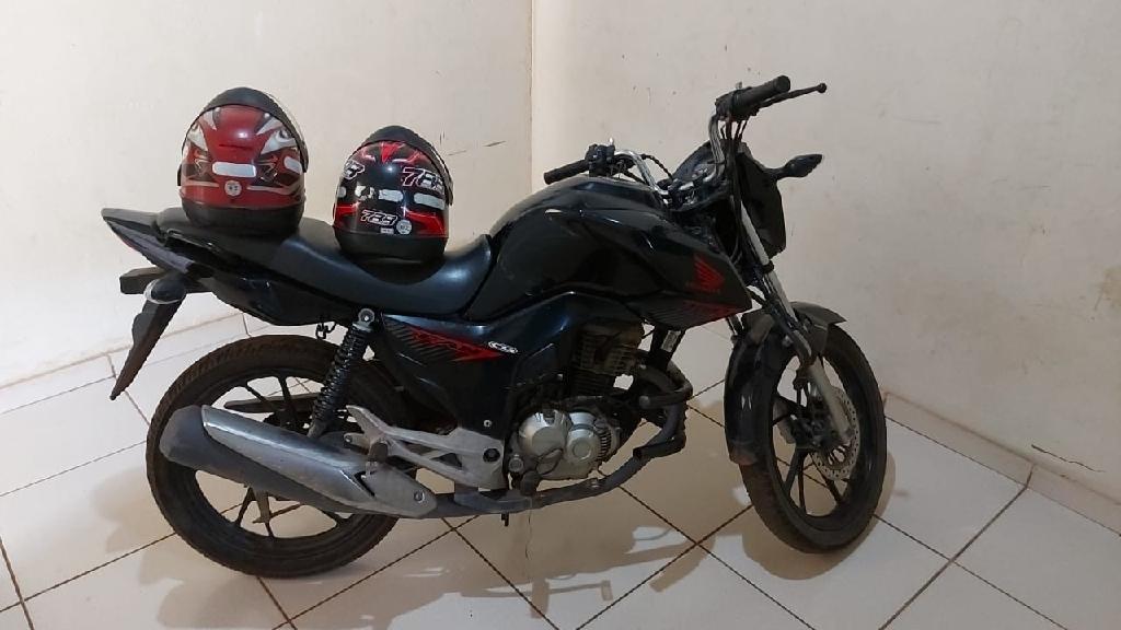 pm prende quatro pessoas e recupera motocicleta furtada em nova