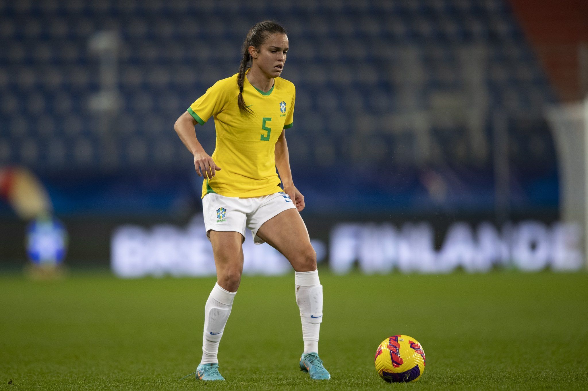 Seleção feminina: Luana sente joelho operado e dá lugar à Ana Vitória