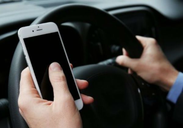 Mais de 40 motoristas luverdenses são flagrados pela GCM usando celular no trânsito em abril