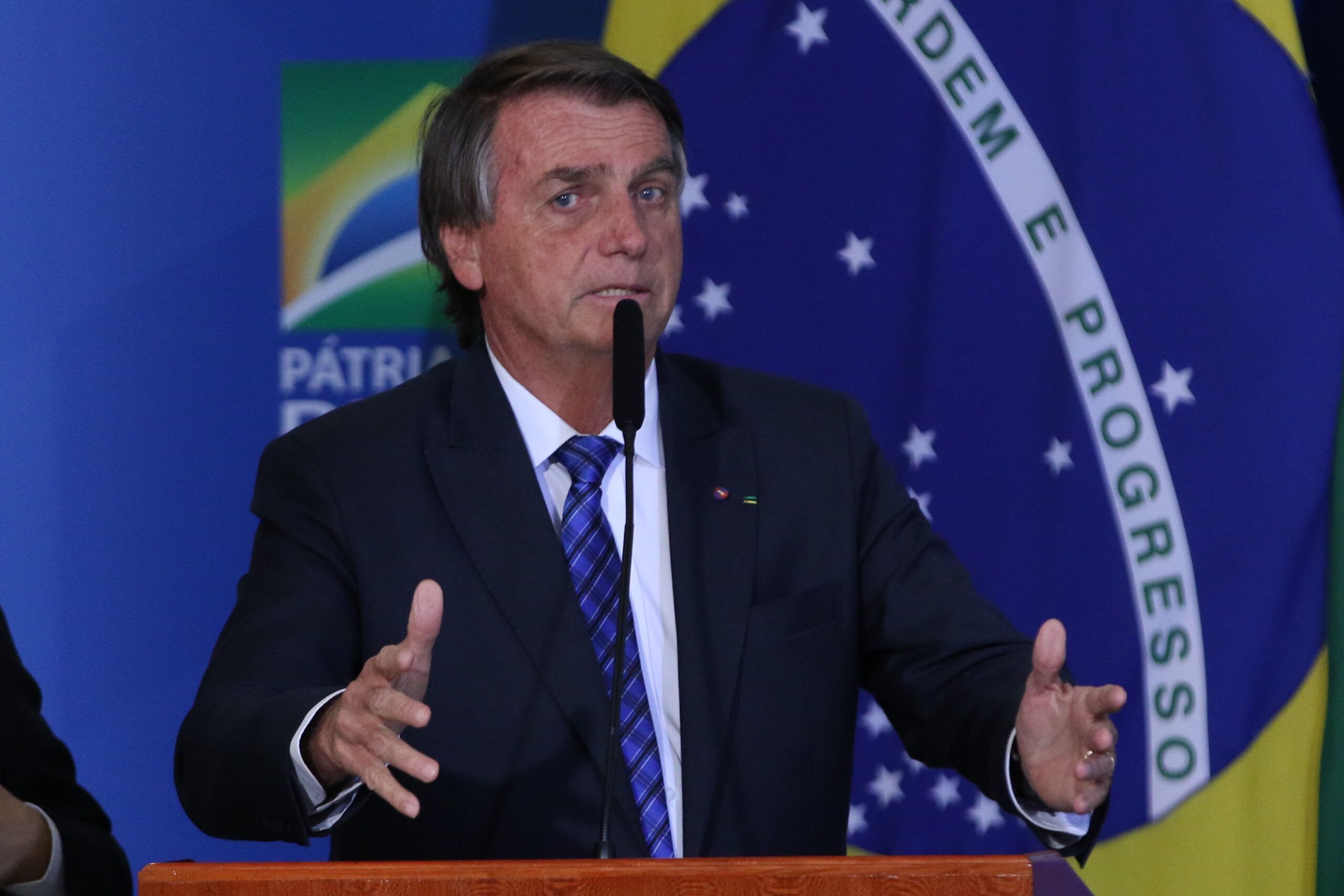 Bolsonaro sanciona projeto que modifica regras do Pronampe